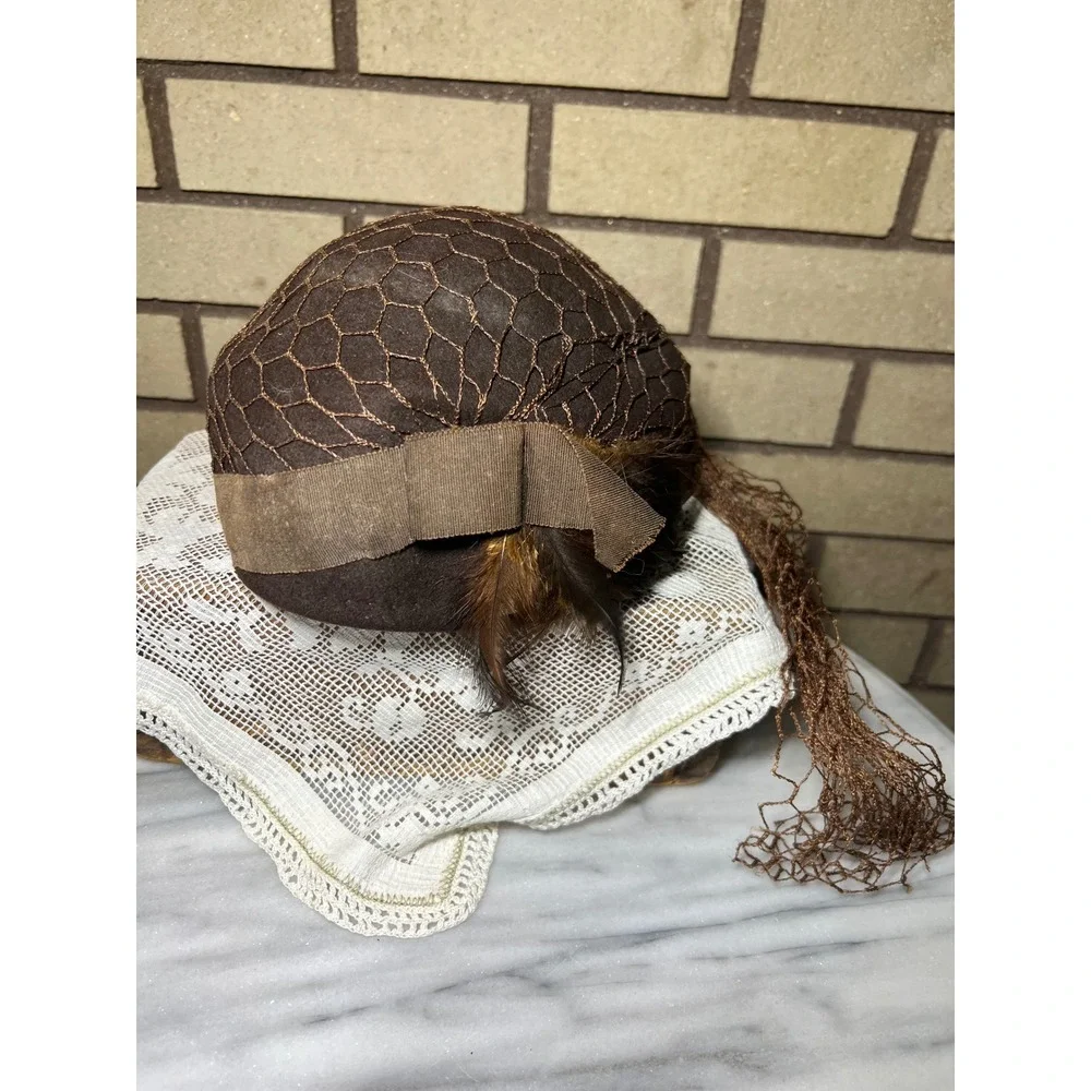 Vintage Neumann Endler Fairfield Brown Wool Felt Pillbox Hat Veil Feathers Bow